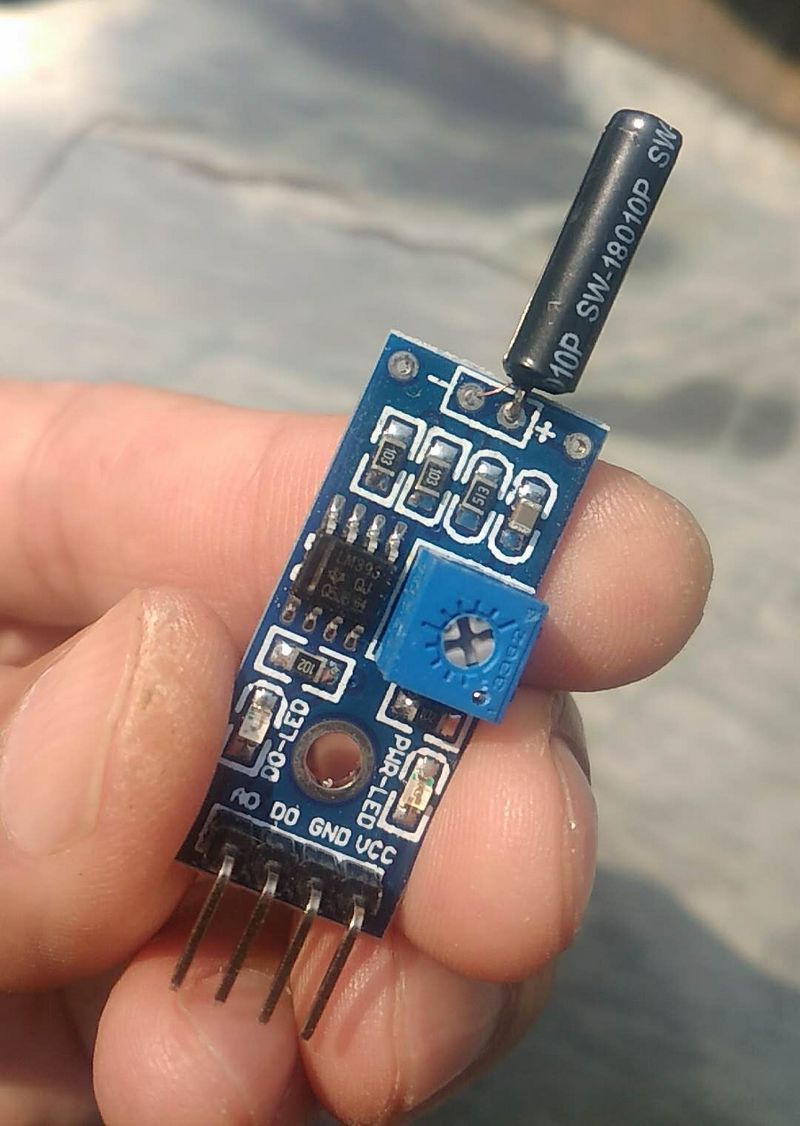  【雕爷学编程】Arduino动手做（4）---振动传感器模块